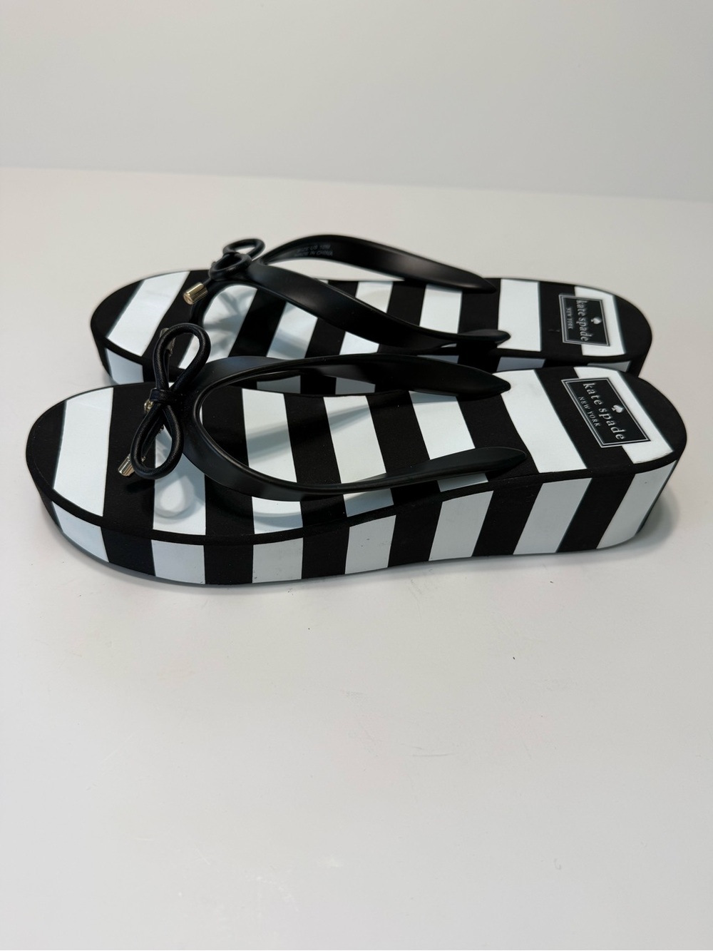 kate spade Rhett Black White Stripes Wedge Platform Thong Sandals Bow Size 10 - Picture 3 of 15